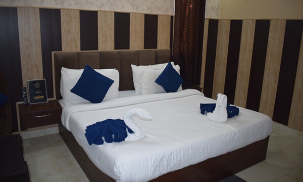 Deluxe Room Image 3