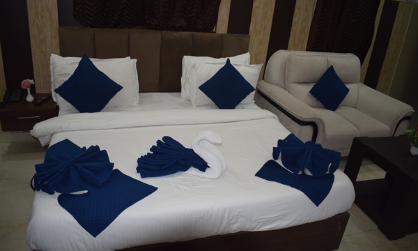 Suit Room Image 10
