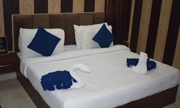 Deluxe Room Image 9