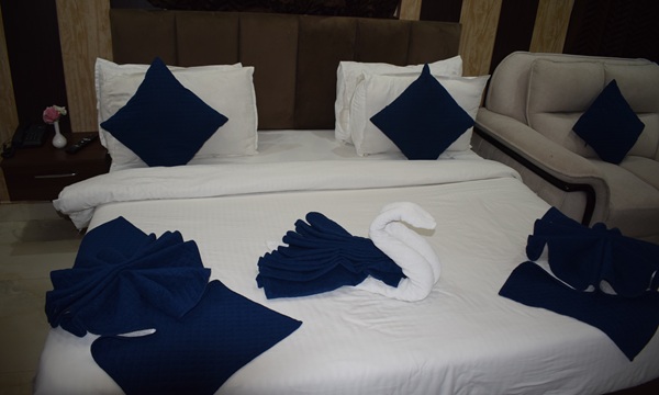 Suit Room Image 11